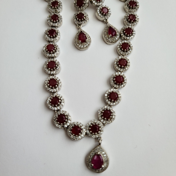 Red and silver Pakistani/Indian set - Picture 2 of 3